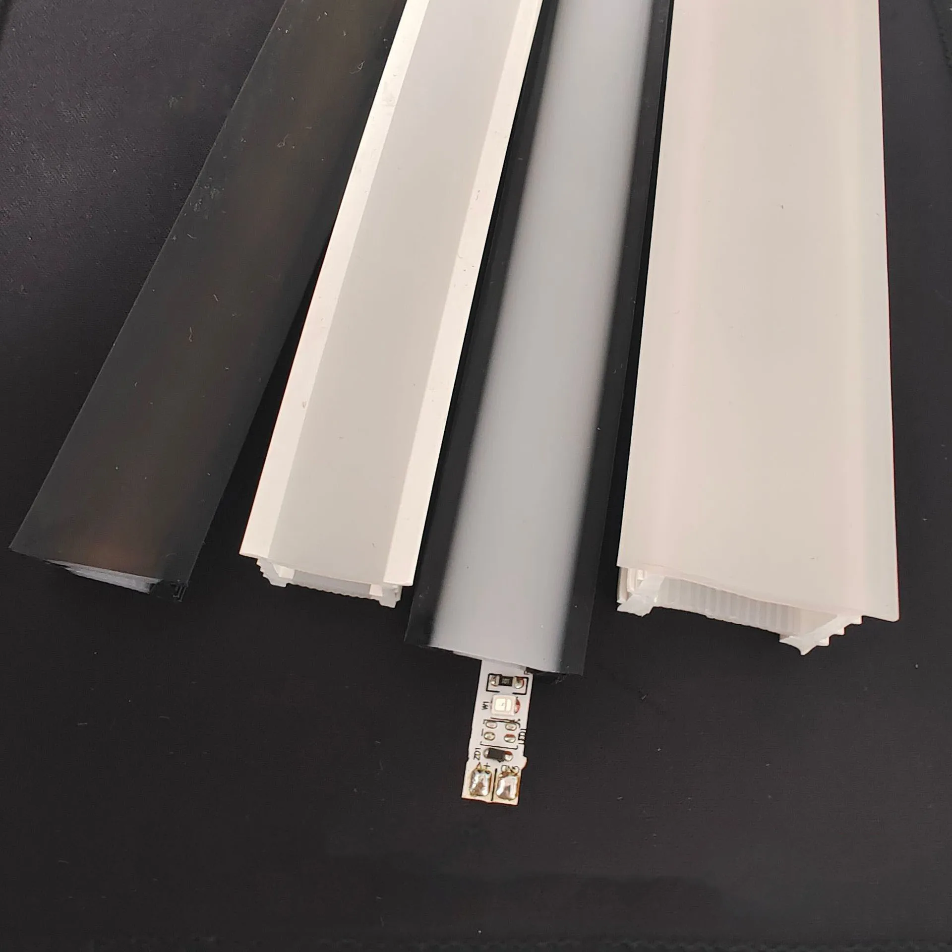 Black border silicone LED neon light cover plate decoration silicone LED channel system, new alternative to aluminum profiles
Black border silicone LED neon light cover plate decoration silicone LED channel system, new alternative to aluminum profiles