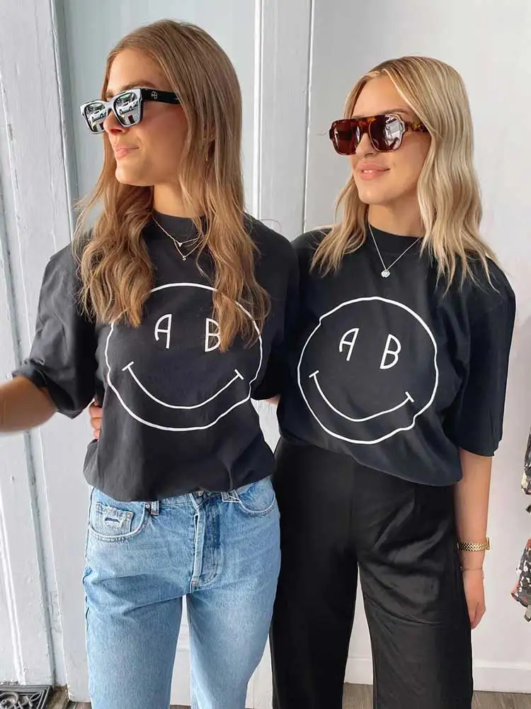 Super chic black Graphic T-Shirt Women Short Sleeve Printed streetwear Tees Tops Female Tee Shirt T-shirts summer
Super chic black Graphic T-Shirt Women Short Sleeve Printed streetwear Tees Tops Female Tee Shirt T-shirts summer