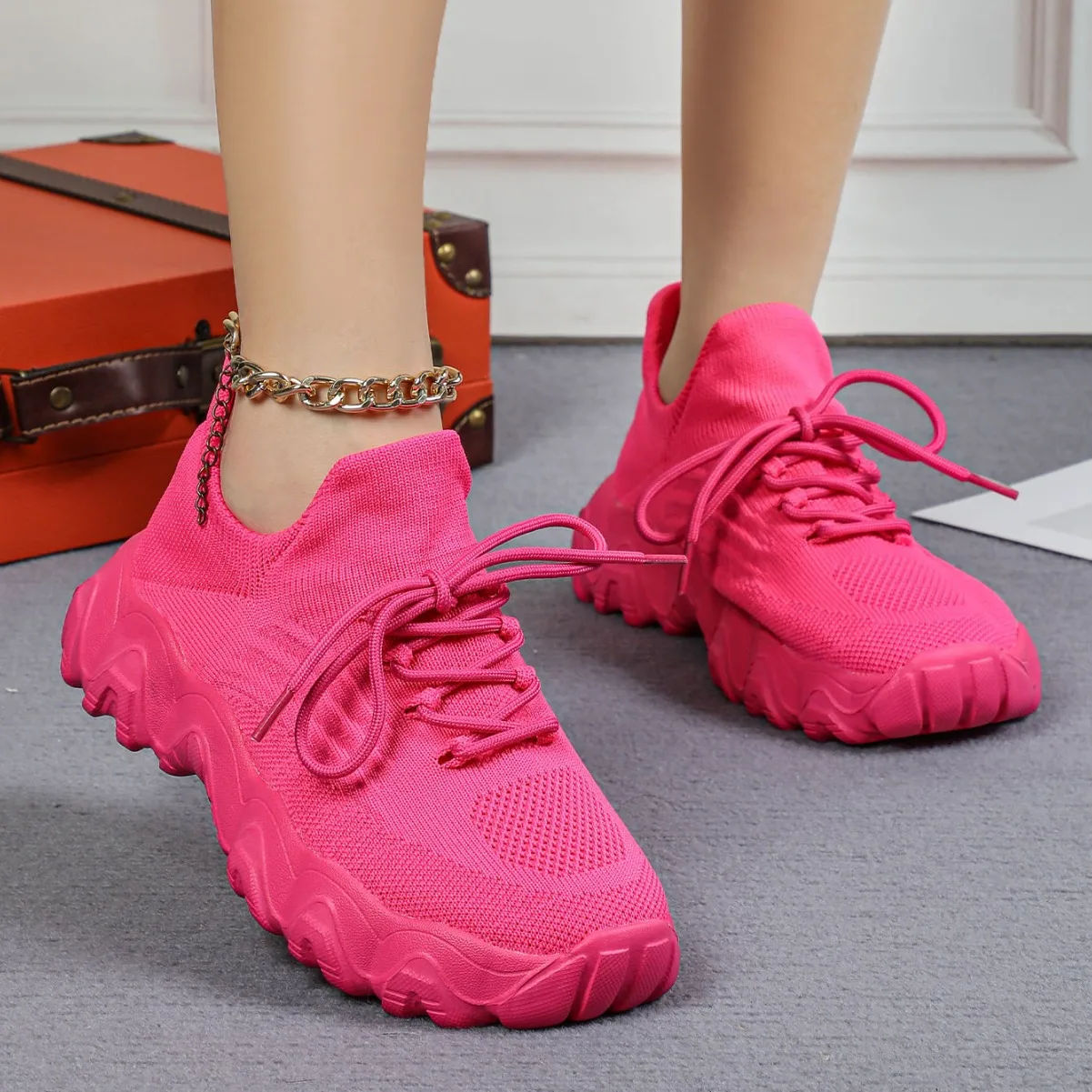 Women's sports shoes tenis de hombre with lace up mesh breathable outdoor walking round toe anti slip thick soled tennis shoes
Women's sports shoes tenis de hombre with lace up mesh breathable outdoor walking round toe anti slip thick soled tennis shoes