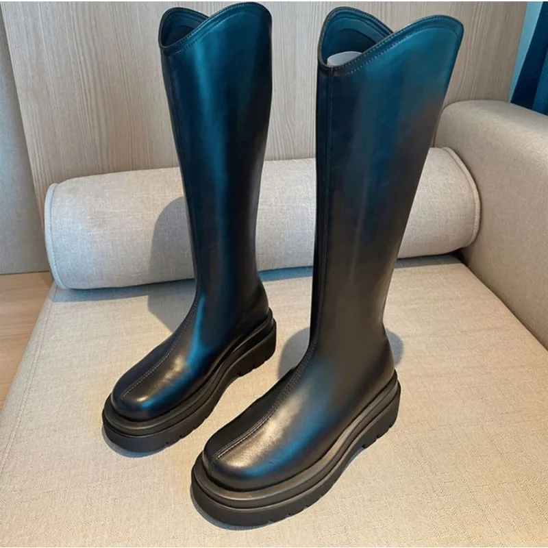 The New Stylish Korean Thick-soled, Slimming Long Boots and High-top Riding Boots for Women in The Autumn and Winter of 2026
The New Stylish Korean Thick-soled, Slimming Long Boots and High-top Riding Boots for Women in The Autumn and Winter of 2026