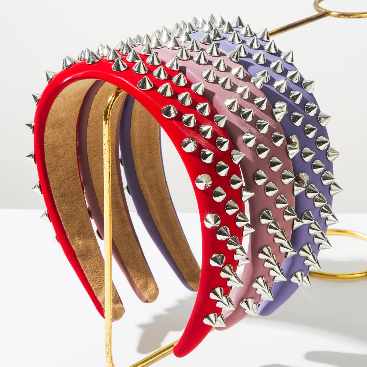 European and American Wide-Brim Leather Trendy Cool Style Rivet Headband High-End Versatile Hair Accessory for Women
European and American Wide-Brim Leather Trendy Cool Style Rivet Headband High-End Versatile Hair Accessory for Women