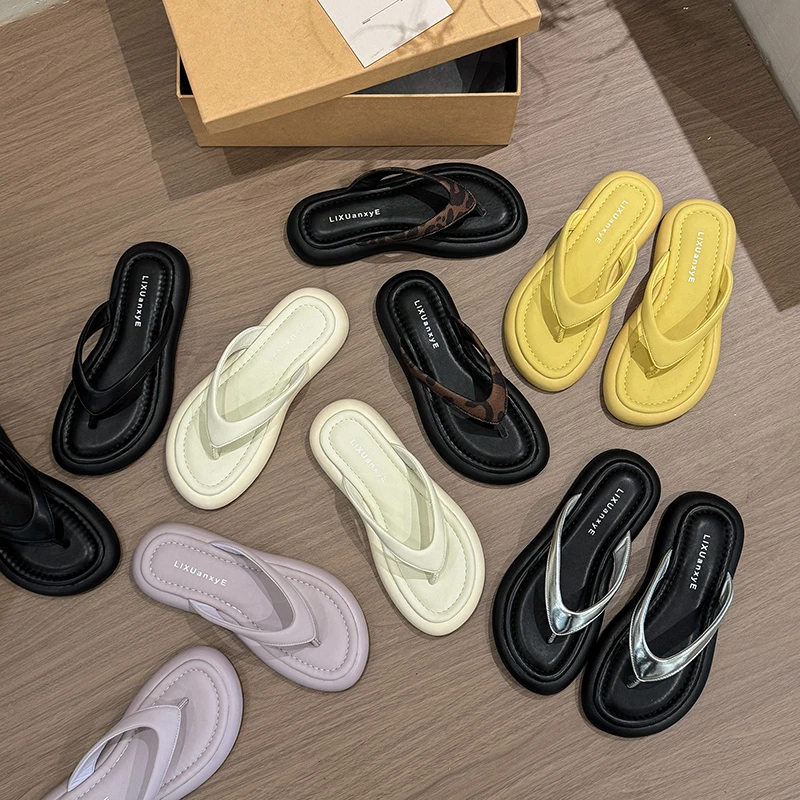 New Style Luxury Women's Beach Flip Flops Slip-On Fashion Casual Vacation Slippers Soft Sole Footwear for Ladies Zapatos Mujer
New Style Luxury Women's Beach Flip Flops Slip-On Fashion Casual Vacation Slippers Soft Sole Footwear for Ladies Zapatos Mujer