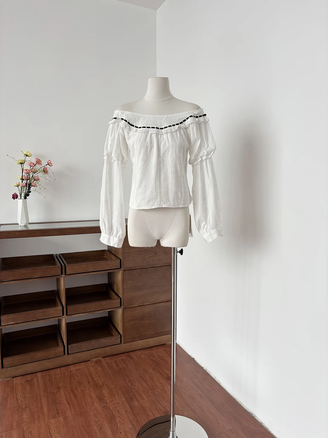 Spring Summer 2026 Style Casual Shoulder Bared Pure Color Women's Shirt Versatile Long Sleeve Short Length Commute Fashion
Spring Summer 2026 Style Casual Shoulder Bared Pure Color Women's Shirt Versatile Long Sleeve Short Length Commute Fashion