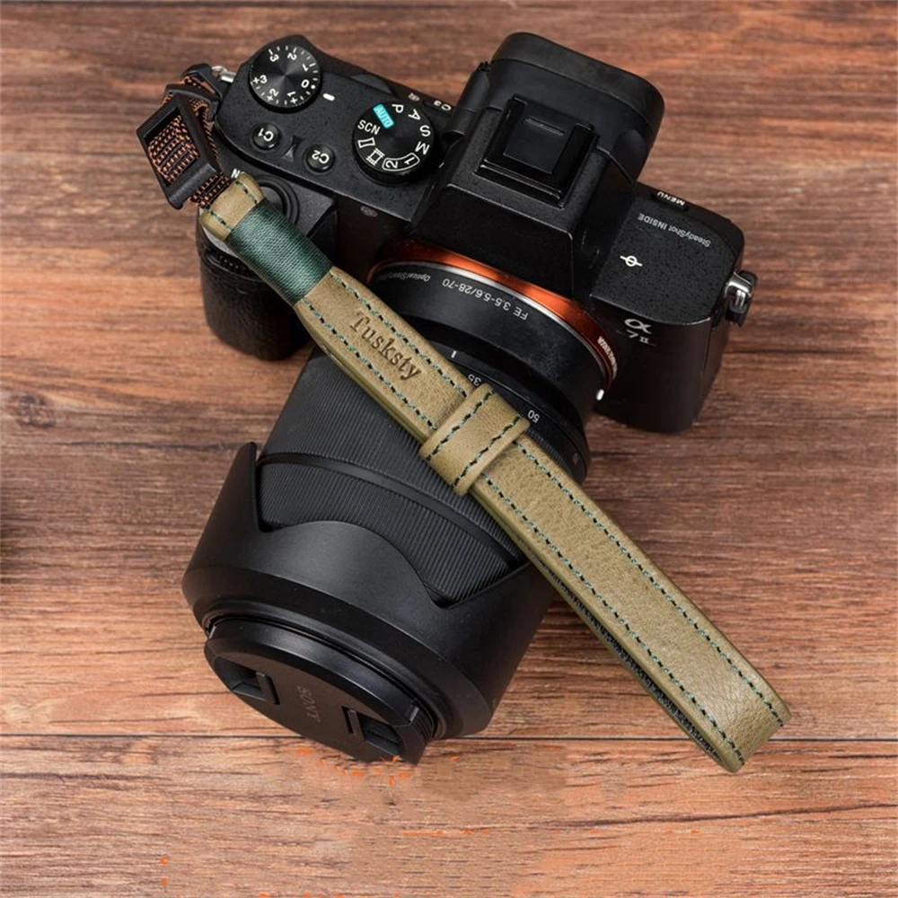 Genuine Leather Camera Wrist Strap Hand Strap for Sony Fuji Leica Ricoh Canon Nikon DSLR CCD Camera Photography Accessories
Genuine Leather Camera Wrist Strap Hand Strap for Sony Fuji Leica Ricoh Canon Nikon DSLR CCD Camera Photography Accessories