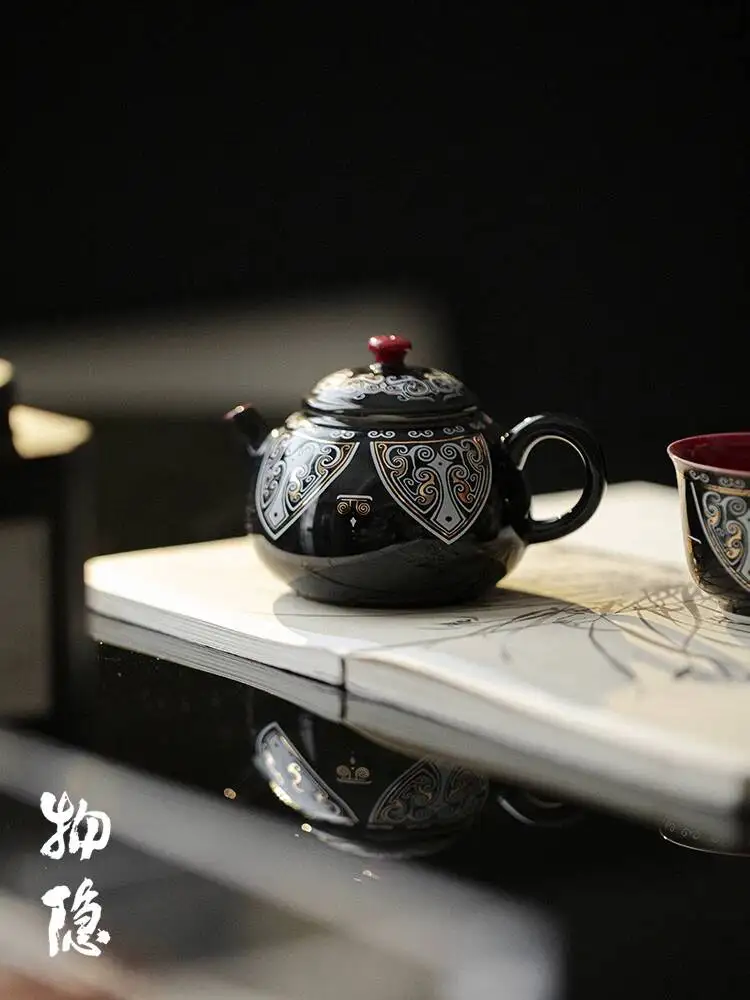 Wuyintang teapot For Home Use Gold And Silver Inlaid Ceramic Pot Vintage Bronze Pattern Decoration Small Teapot Tea Set
Wuyintang teapot For Home Use Gold And Silver Inlaid Ceramic Pot Vintage Bronze Pattern Decoration Small Teapot Tea Set