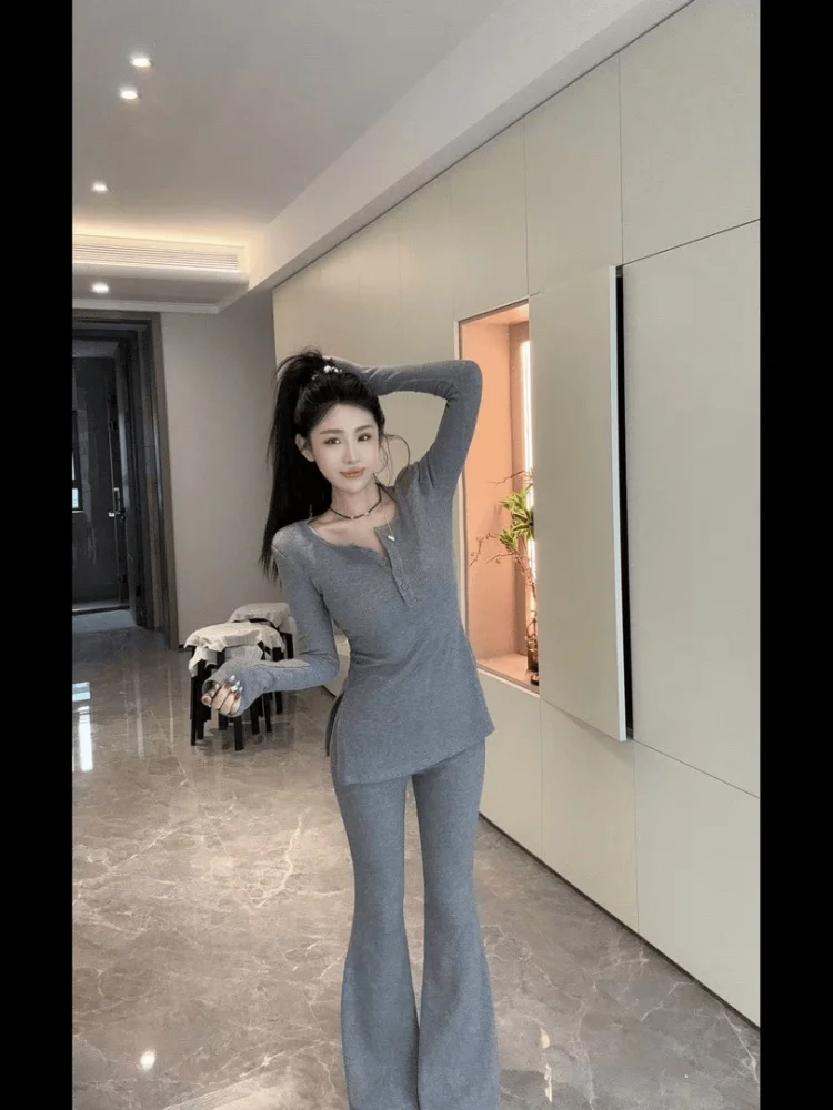 Korean Sporty Style Women's Long Sleeve Slim Fit Top And Casual Pants Two Piece Set Winter Fashion High Waist Trousers
Korean Sporty Style Women's Long Sleeve Slim Fit Top And Casual Pants Two Piece Set Winter Fashion High Waist Trousers