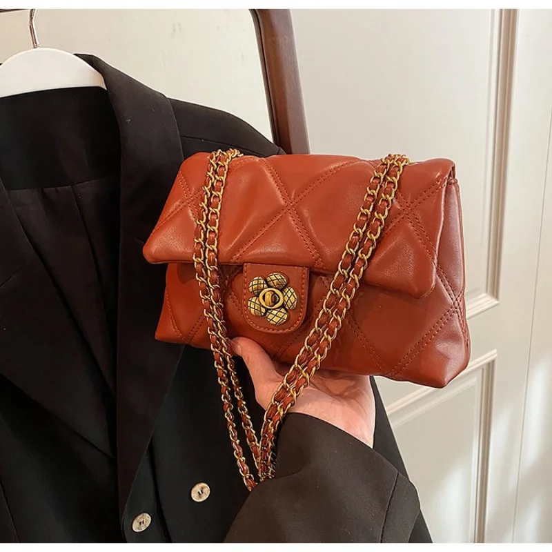 Luxury Women's Messenger Bag Crafted From Lotus-Patterned Leather Boasting Paris Casual Vintage Spacious Daily Style
Luxury Women's Messenger Bag Crafted From Lotus-Patterned Leather Boasting Paris Casual Vintage Spacious Daily Style