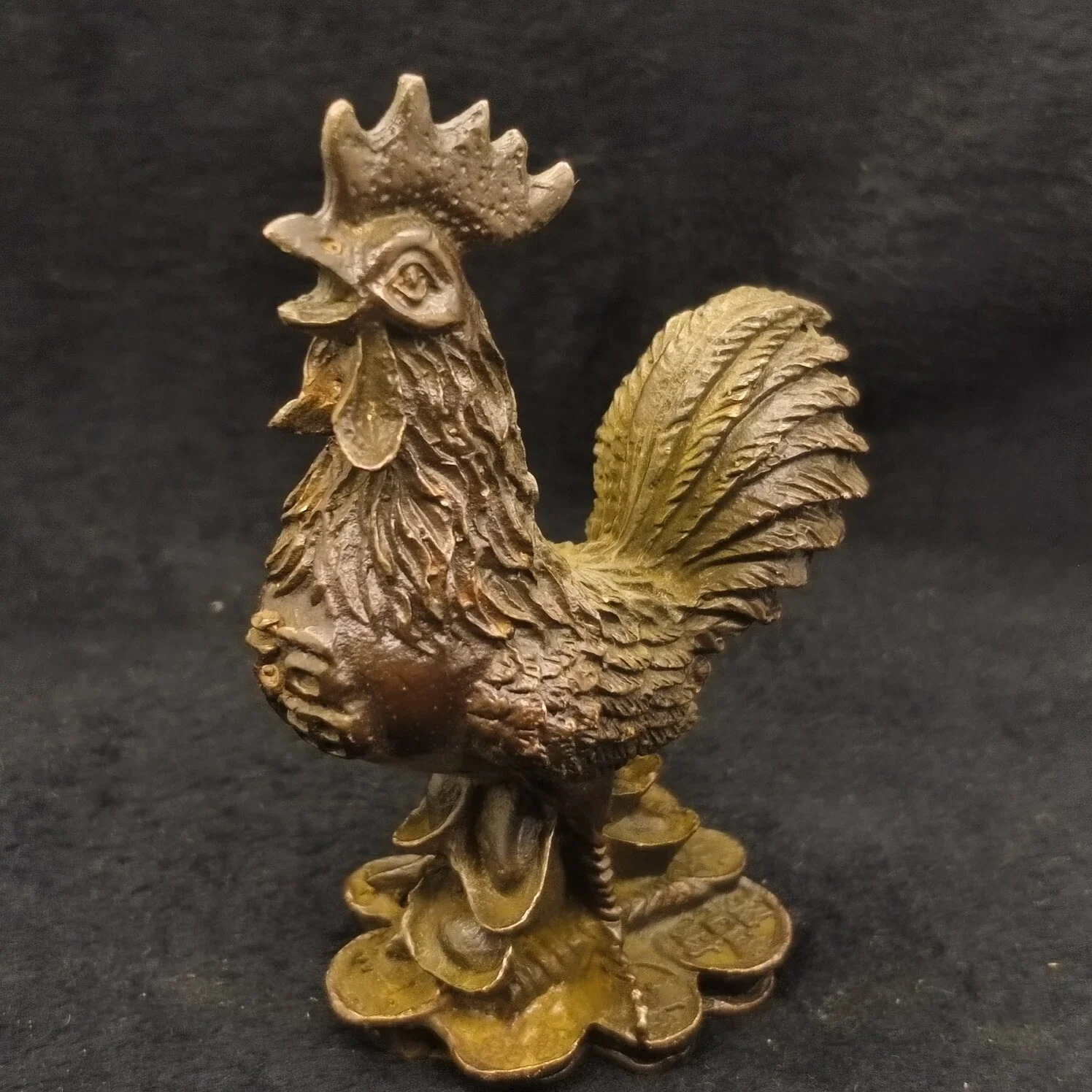 Chinese Antique Bronze Money Chicken Tea Pet Statue Ornament
Chinese Antique Bronze Money Chicken Tea Pet Statue Ornament