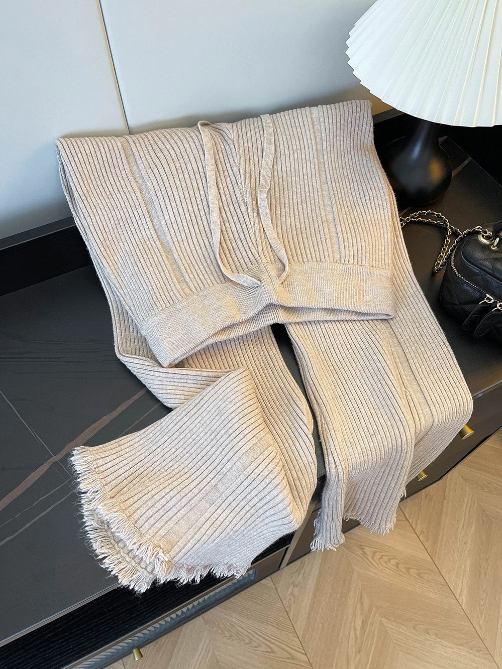 Трикотажные брюки с высокой талией, женские повседневные эластичные свободные брюки длиной до пола с кисточками, универсальные осенние брюки
Трикотажные брюки с высокой талией, женские повседневные эластичные свободные брюки длиной до пола с кисточками, универсальные осенние брюки