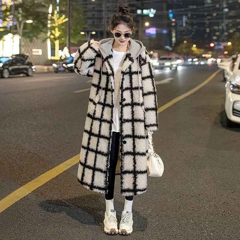 Plaid Hooded Thickened Fluffy Long Coat Women's Winter Fashion Outerwear Casual Loose Fit Single Button Closure Polyester
Plaid Hooded Thickened Fluffy Long Coat Women's Winter Fashion Outerwear Casual Loose Fit Single Button Closure Polyester