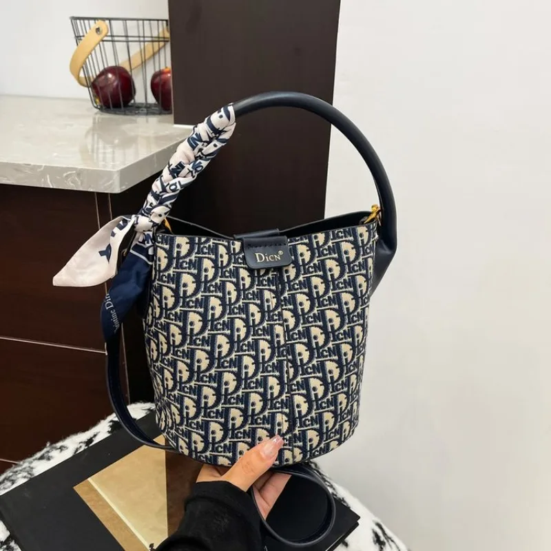 Женская классическая сумка через плечо с узором в горошек в стиле ретро, стильная для пикников и повседневных воскресных брюшков для взрослых
Женская классическая сумка через плечо с узором в горошек в стиле ретро, стильная для пикников и повседневных воскресных брюшков для взрослых