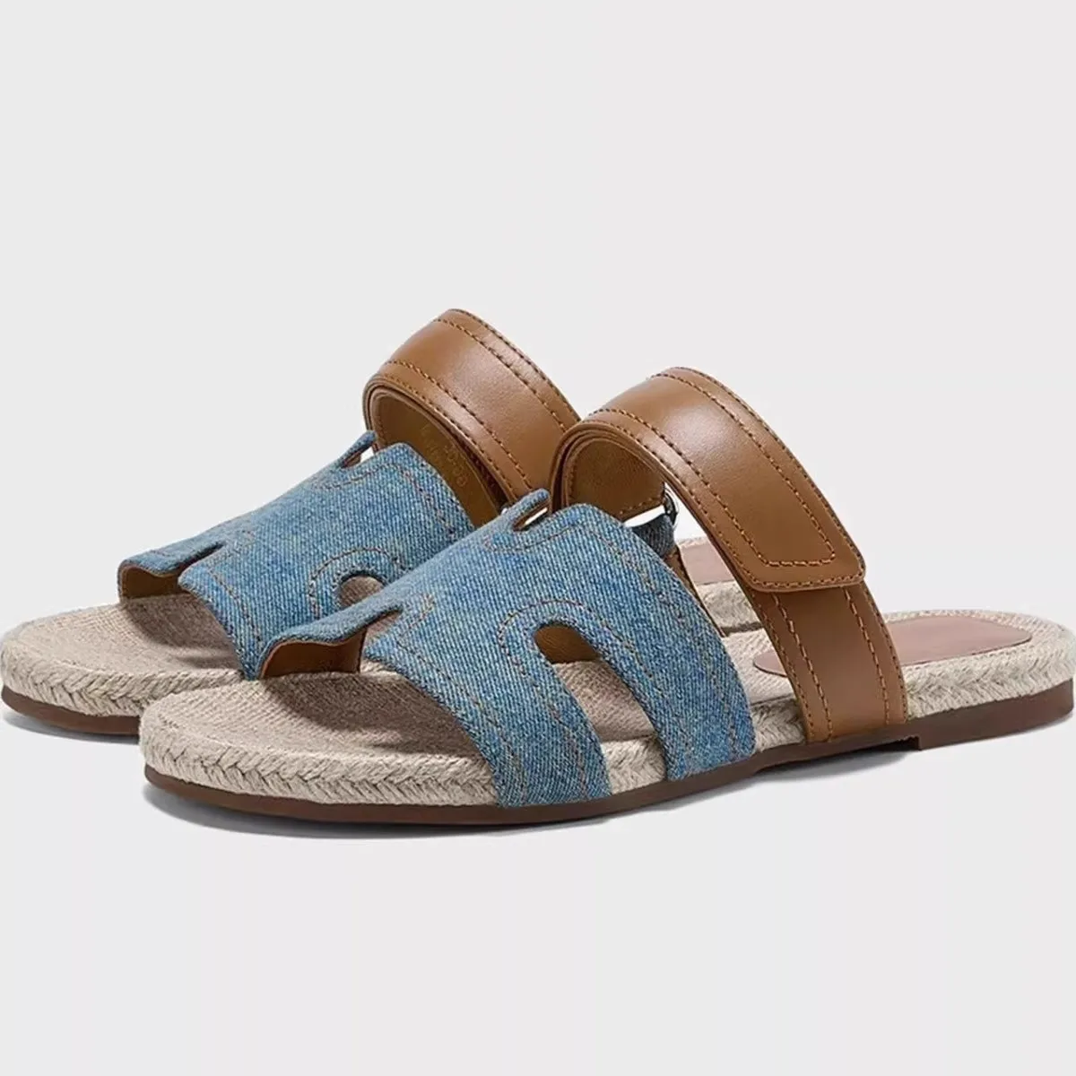 2026 New French Woven Style Slippers Women Hollow Out Casual Beach Shoes Summer Lightweight Comfortable Slip On Sandals Footwear
2026 New French Woven Style Slippers Women Hollow Out Casual Beach Shoes Summer Lightweight Comfortable Slip On Sandals Footwear