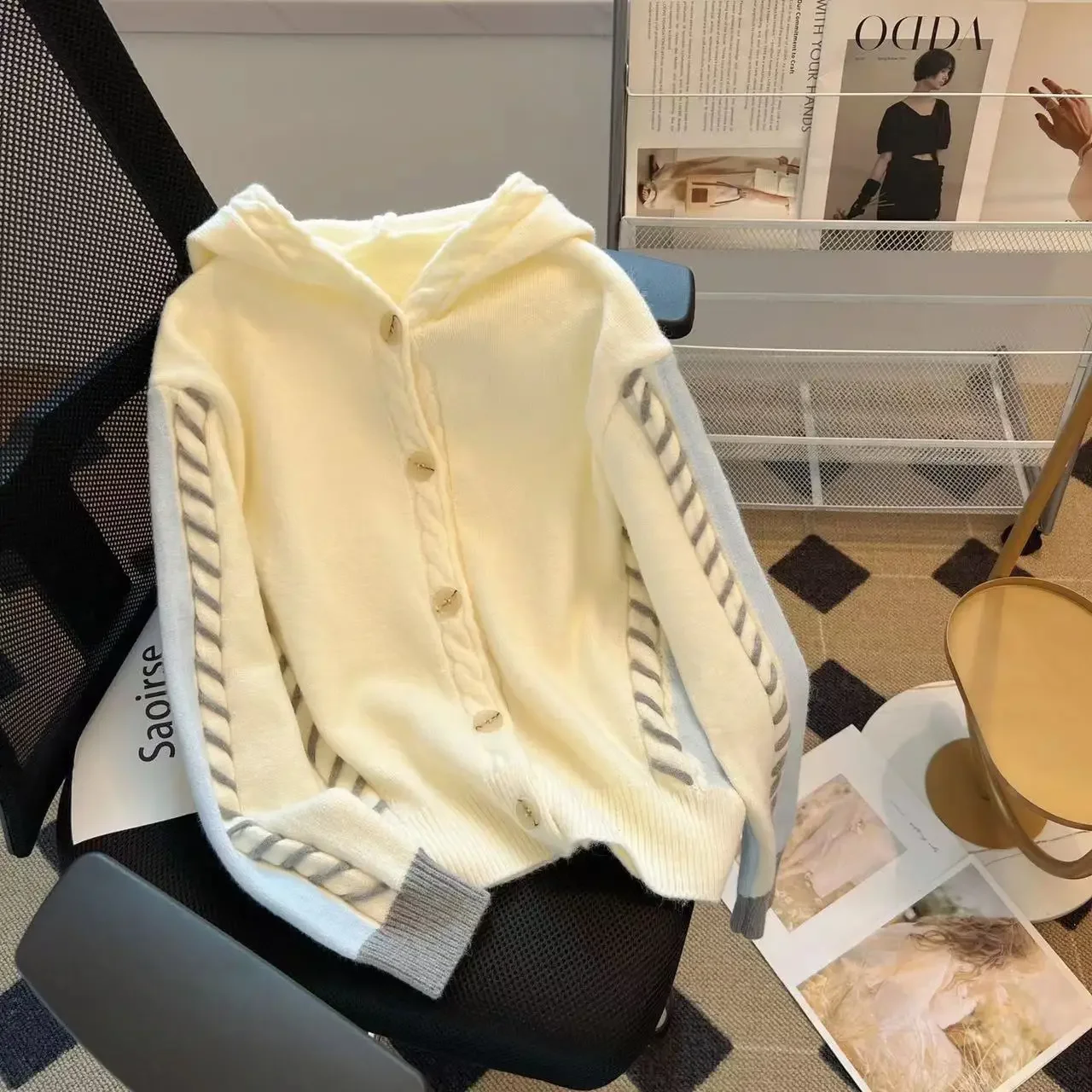 Wool Hooded Cardigan Sweater Women Long Sleeve Top Korean Style Loose Coat Mujer Knitwear Button Autumn Knitted Jacket Clothing
Wool Hooded Cardigan Sweater Women Long Sleeve Top Korean Style Loose Coat Mujer Knitwear Button Autumn Knitted Jacket Clothing