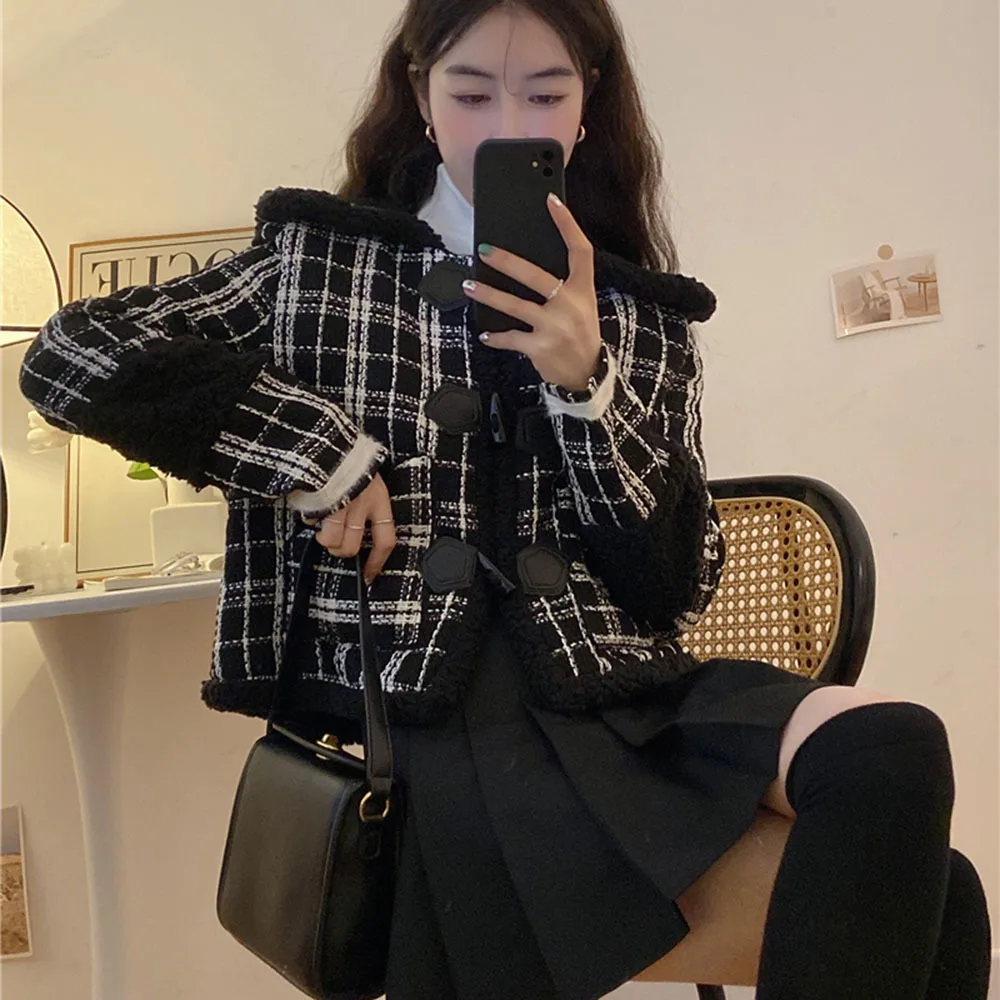 Black Plaid Jacket Women Lamb Wool Liner Coat Ladies Winter Thicken Korean Loose Sailor's Collar Casual Female Tops Outerwear
Black Plaid Jacket Women Lamb Wool Liner Coat Ladies Winter Thicken Korean Loose Sailor's Collar Casual Female Tops Outerwear