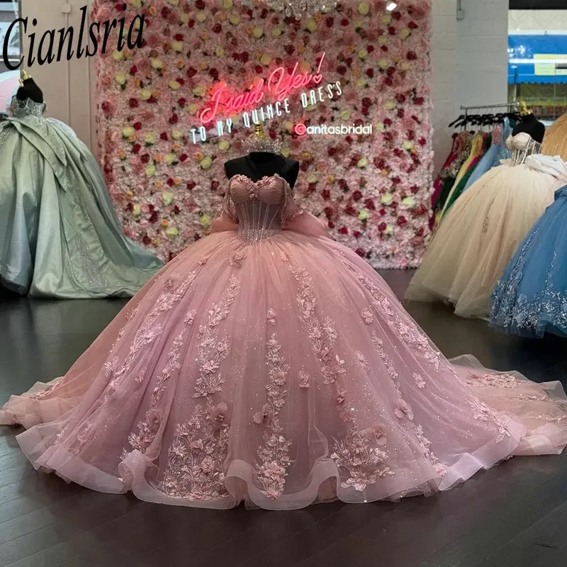 Розовое платье Quinceanera с открытыми плечами и бантом, бальное платье с 3D цветами и аппликациями, кружево Sweet 15 Años, мексиканское индивидуальное платье
Розовое платье Quinceanera с открытыми плечами и бантом, бальное платье с 3D цветами и аппликациями, кружево Sweet 15 Años, мексиканское индивидуальное платье