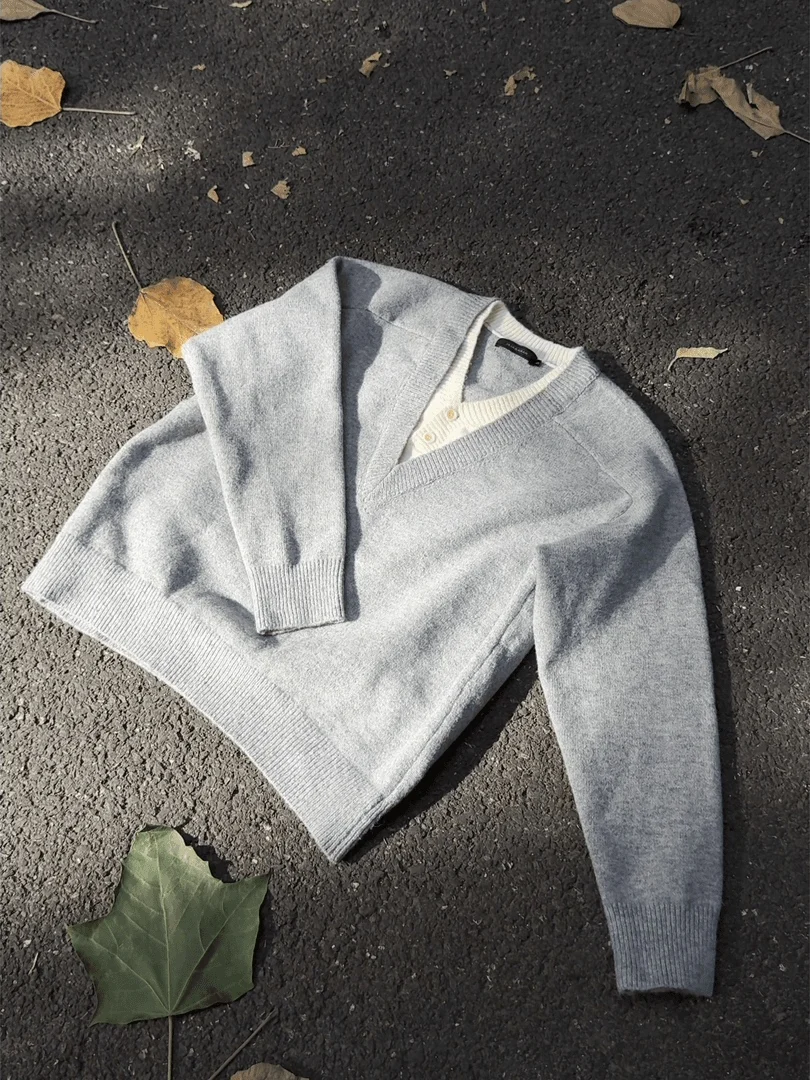 Легкий американский ретро-поддельный двухсекционный трикотаж, мужской осенний элитный вязаный свитер Old Money New Rich V-Ne
Легкий американский ретро-поддельный двухсекционный трикотаж, мужской осенний элитный вязаный свитер Old Money New Rich V-Ne