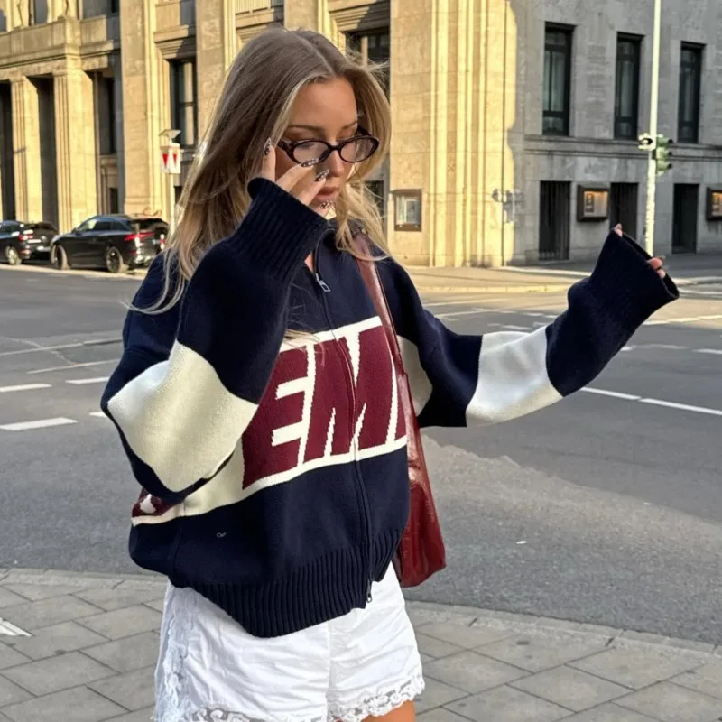 Y2k Американский ретро Харадзюку Вязаный свитер на молнии, повседневные женские свитера с длинным рукавом, зимняя одежда 2025 г., женский трикотаж, джемпер
Y2k Американский ретро Харадзюку Вязаный свитер на молнии, повседневные женские свитера с длинным рукавом, зимняя одежда 2025 г., женский трикотаж, джемпер