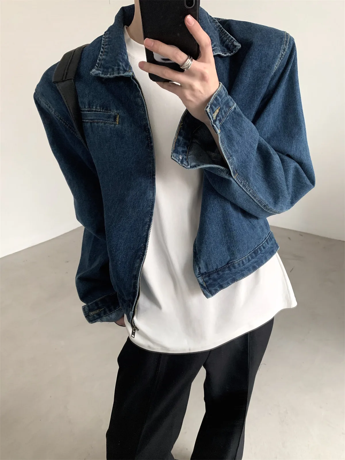 Autumn Mountain Wind Minimalist Silhouette Short Denim Jacket Men's Shoulder Pad Jacket Trendy Cotton Polyester Blend Zipper ...
Autumn Mountain Wind Minimalist Silhouette Short Denim Jacket Men's Shoulder Pad Jacket Trendy Cotton Polyester Blend Zipper ...