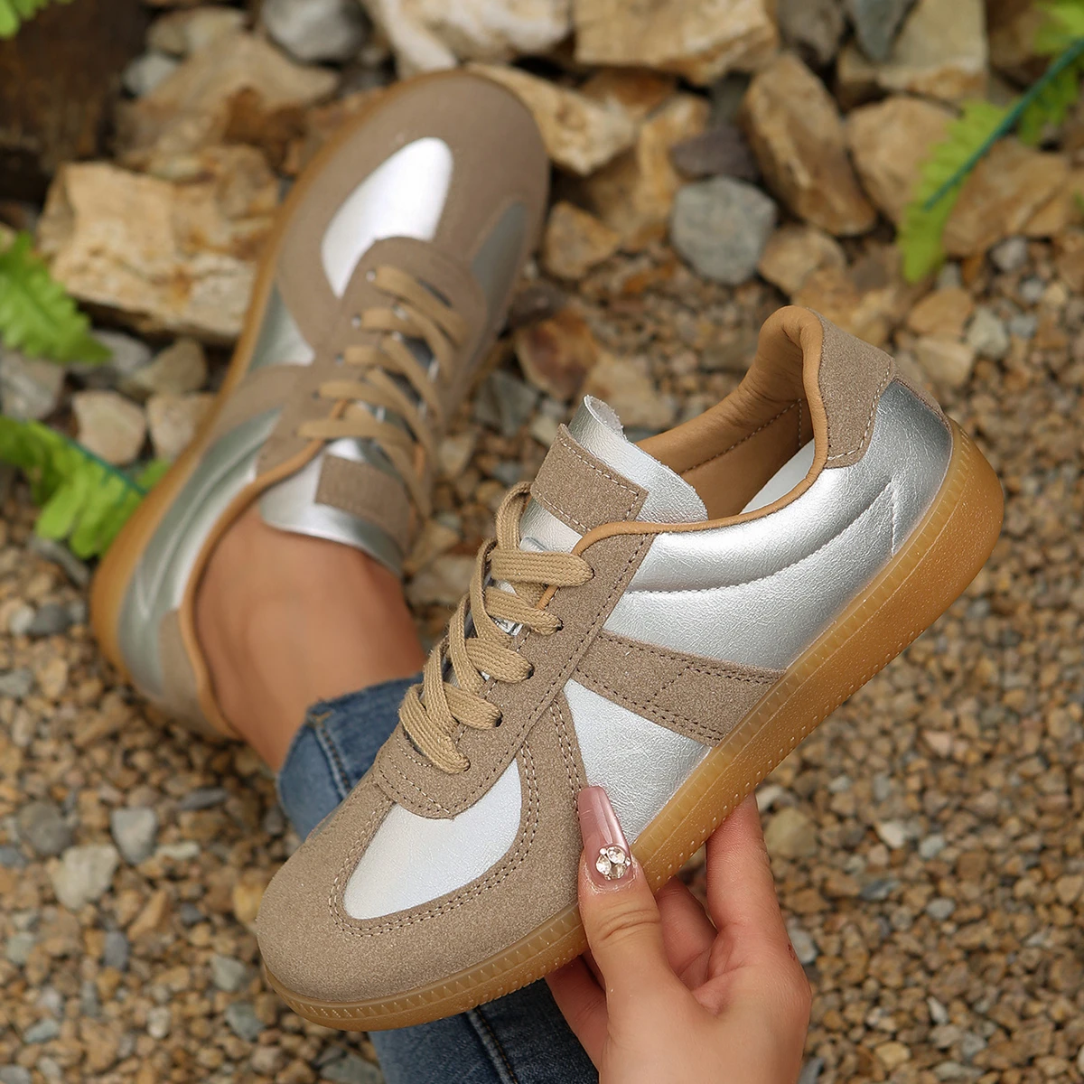 New Fashionable Women's Shoes Comfortable Sports Shoes Spring and Autumn Large Size Casual Flat White Shoes for Women
New Fashionable Women's Shoes Comfortable Sports Shoes Spring and Autumn Large Size Casual Flat White Shoes for Women