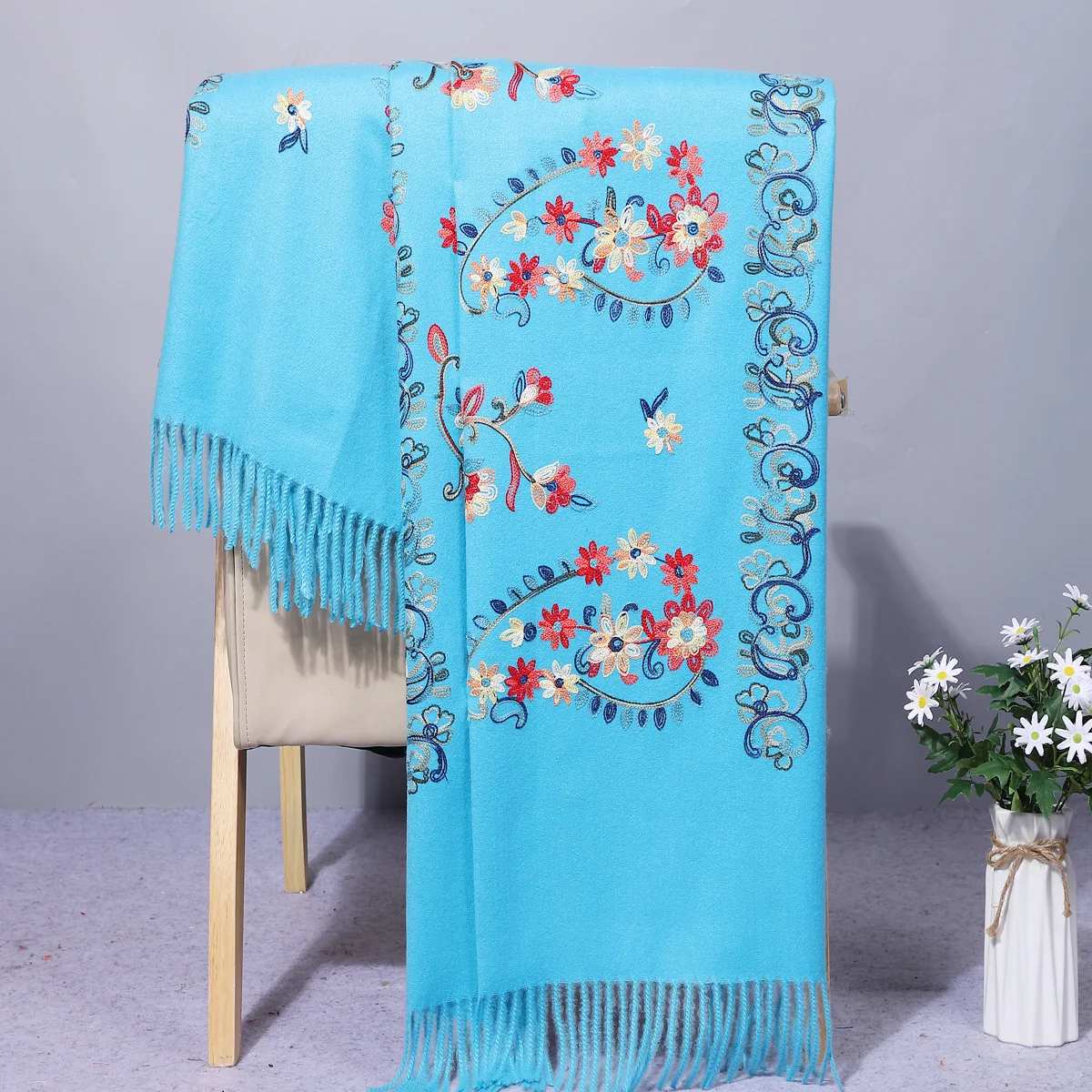 Winter Cashmere Scarf Lady Embroider Design Warm Pashmina Blanket Wraps Women Tassels Shawl Female Decoration Thick Foulard
Winter Cashmere Scarf Lady Embroider Design Warm Pashmina Blanket Wraps Women Tassels Shawl Female Decoration Thick Foulard