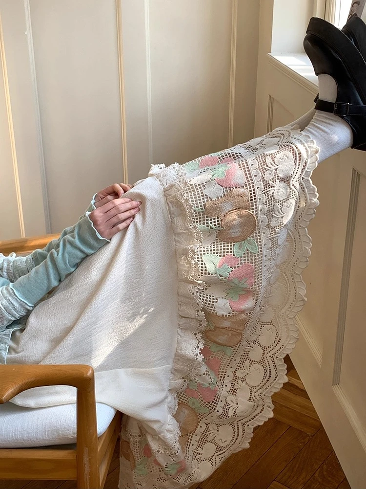 Винтажная юбка-миди с кружевной отделкой, женская элегантная длинная юбка трапециевидной формы с эластичной резинкой на талии и цветочной вышивкой по подолу
Винтажная юбка-миди с кружевной отделкой, женская элегантная длинная юбка трапециевидной формы с эластичной резинкой на талии и цветочной вышивкой по подолу