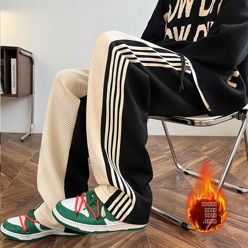 Мужские зимние утепленные повседневные брюки на флисовой подкладке в американском уличном стиле, прямые спортивные брюки в полоску, молодежная мода
Мужские зимние утепленные повседневные брюки на флисовой подкладке в американском уличном стиле, прямые спортивные брюки в полоску, молодежная мода