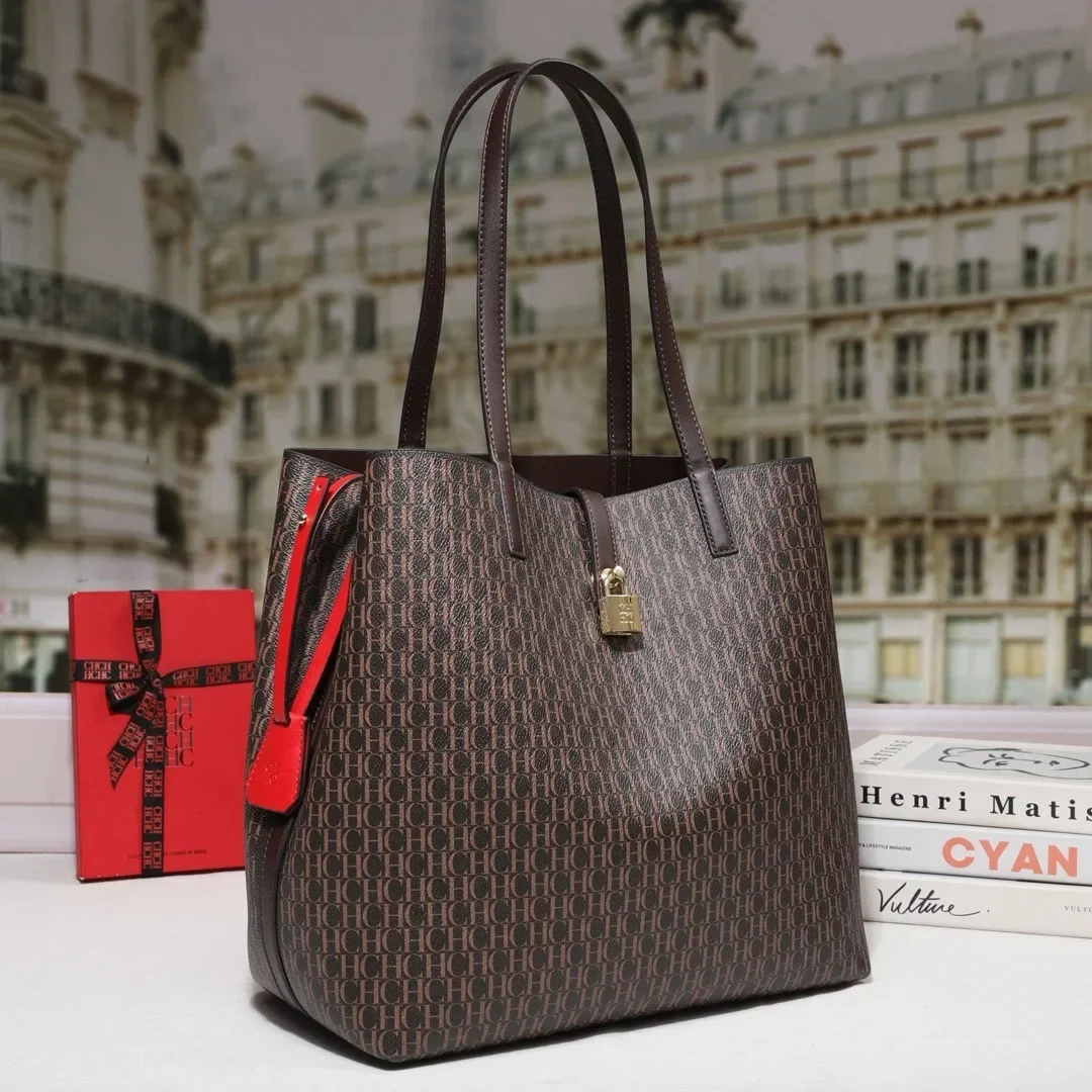 Модная парижская кожаная сумка через плечо, винтажная пригородная сумка с буквенным логотипом и простым однотонным цветом для показа женщин
Модная парижская кожаная сумка через плечо, винтажная пригородная сумка с буквенным логотипом и простым однотонным цветом для показа женщин