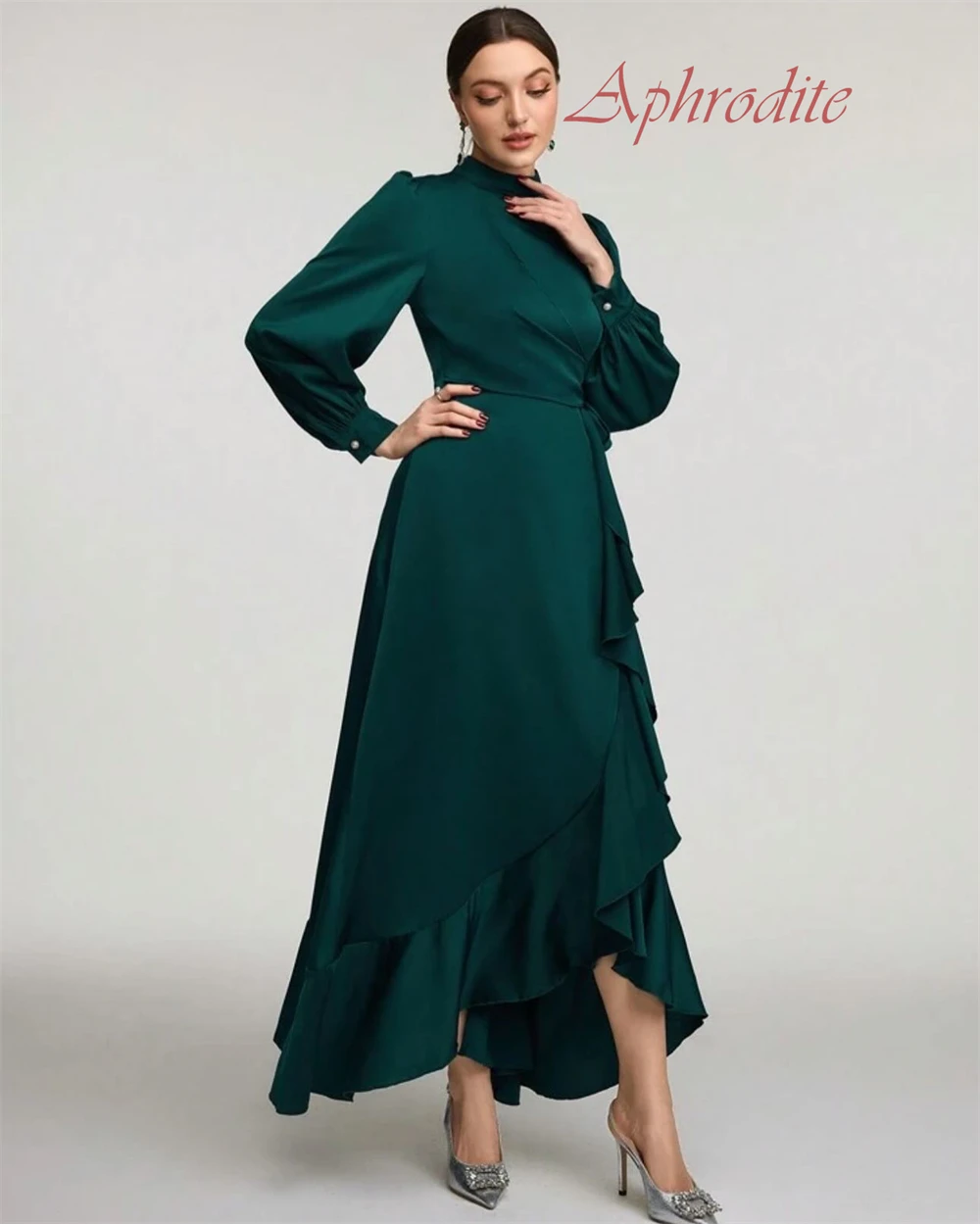 Customized Elegant Green Satin Evening Dress Delicate Crew Neck Long Sleeves Party Dress Formal Floor Length Celebrity
Customized Elegant Green Satin Evening Dress Delicate Crew Neck Long Sleeves Party Dress Formal Floor Length Celebrity