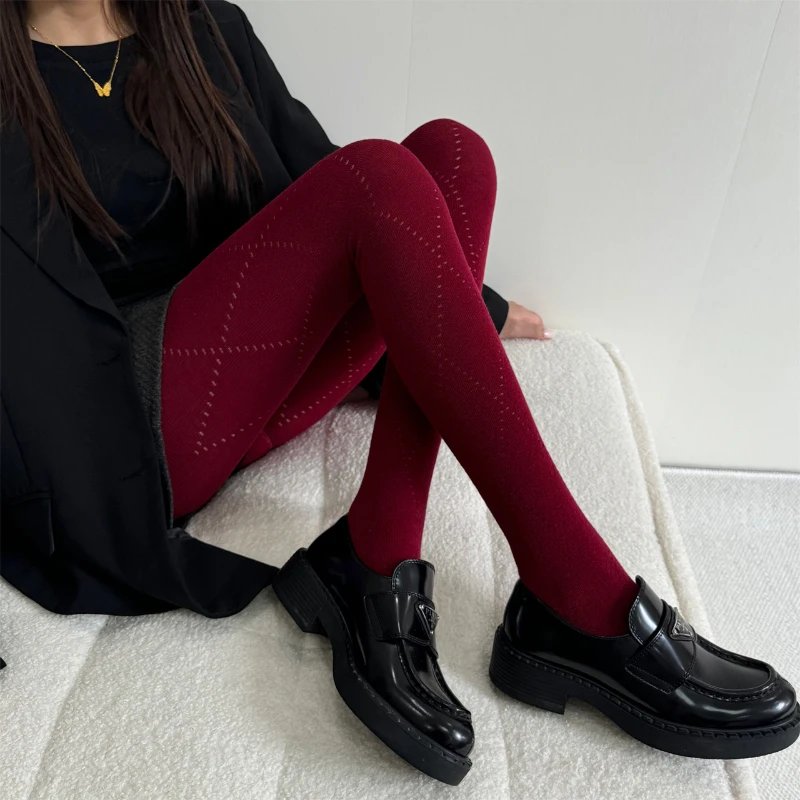 Kave 2025 Spring Burgundy Cotton Hollow Rhombus Elastic Tights Thin Warm Sexy Leg Socks Bottom Pantyhose Women Dropshipping
Kave 2025 Spring Burgundy Cotton Hollow Rhombus Elastic Tights Thin Warm Sexy Leg Socks Bottom Pantyhose Women Dropshipping