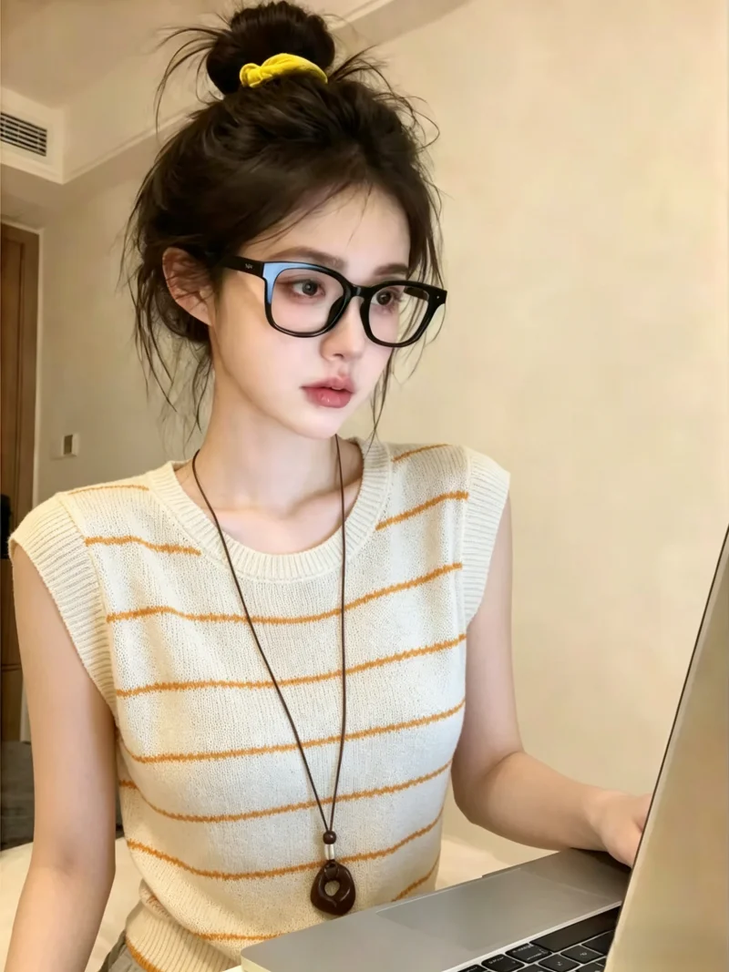 Sweet Striped Knit Top with Flying Sleeves for Women Summer New Style Commute Korean Version Straight Cut Silk Fabric
Sweet Striped Knit Top with Flying Sleeves for Women Summer New Style Commute Korean Version Straight Cut Silk Fabric
