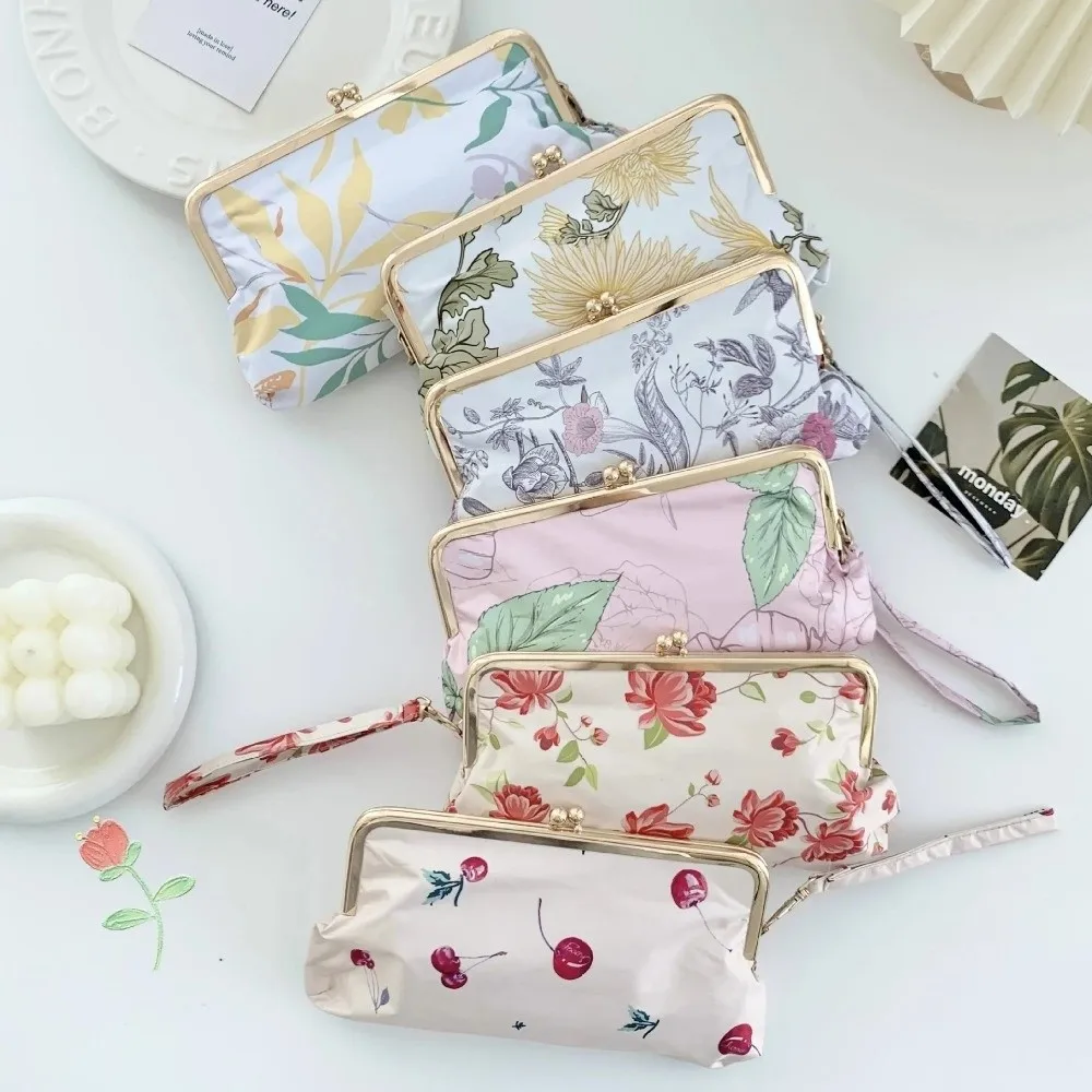 Mini Folding Umbrella 6 Ribs Floral Pattern Dual Use Sun Rain Umbrella Portable Pocket Umbrella UV Protection with Wallet Pouch
Mini Folding Umbrella 6 Ribs Floral Pattern Dual Use Sun Rain Umbrella Portable Pocket Umbrella UV Protection with Wallet Pouch