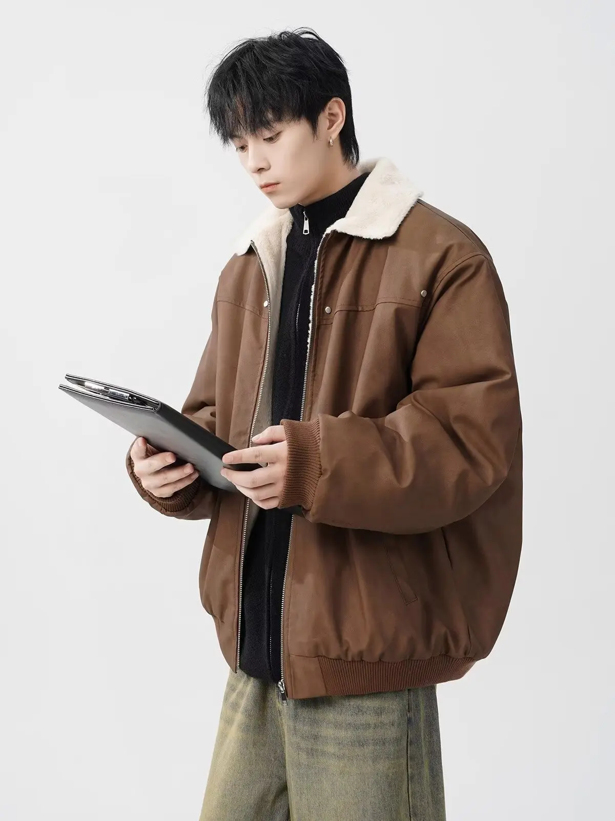 Thiened из искусственной кожи, бархатная куртка из ягненка, мужское зимнее американское пальто с лацканами в стиле ретро, хлопковая теплая хлопковая одежда для пар Thiened
Thiened из искусственной кожи, бархатная куртка из ягненка, мужское зимнее американское пальто с лацканами в стиле ретро, хлопковая теплая хлопковая одежда для пар Thiened