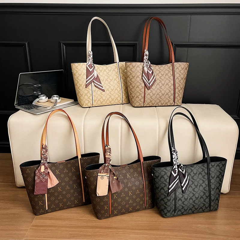 Роскошная модная и элегантная женская сумка через плечо на молнии, классическая дизайнерская сумка в трендовом стиле для женщин.
Роскошная модная и элегантная женская сумка через плечо на молнии, классическая дизайнерская сумка в трендовом стиле для женщин.