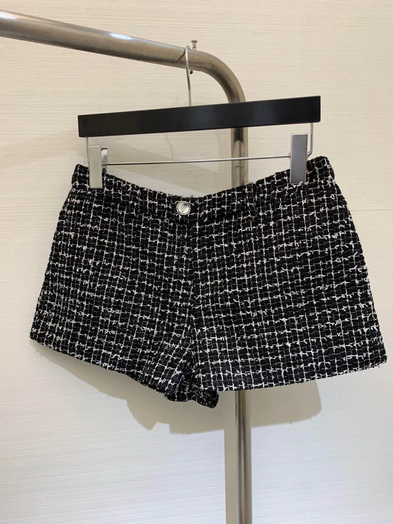 Women's Fashion High Quality Autumn/Winter 2024 New Women's Checkered Short Floral Shorts
Women's Fashion High Quality Autumn/Winter 2024 New Women's Checkered Short Floral Shorts