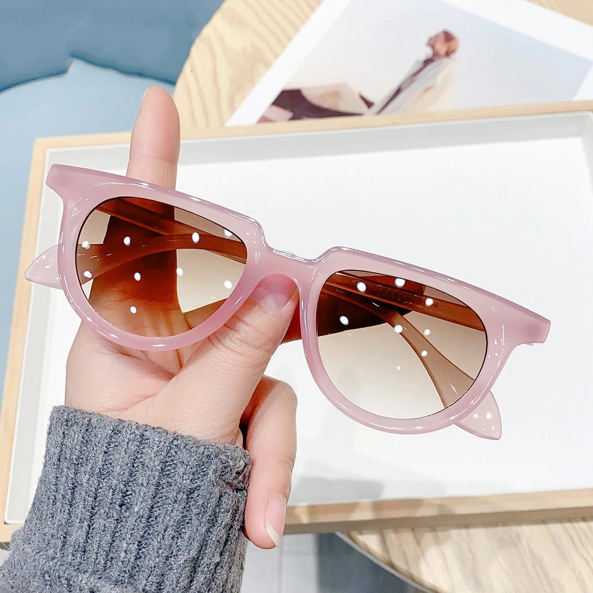 New Vintage Round Sunglasses for Women Men Circular Sun Glasses Female Oval Eyewear Oculos De Sol for Male Female Eyeglasses
New Vintage Round Sunglasses for Women Men Circular Sun Glasses Female Oval Eyewear Oculos De Sol for Male Female Eyeglasses