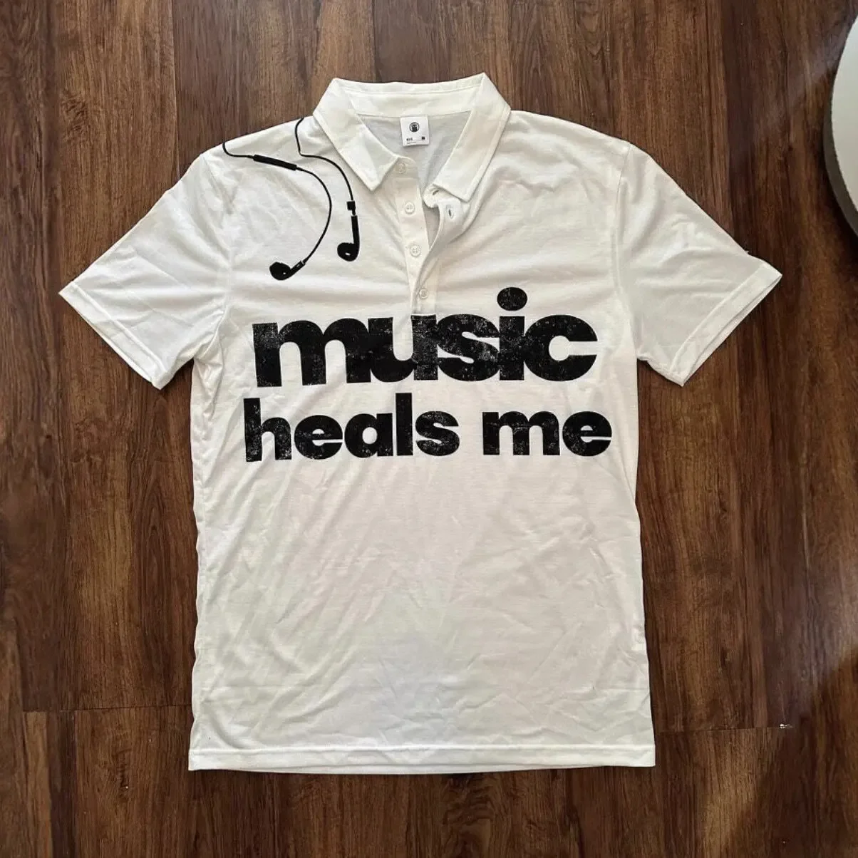 Наушники Bonnyonline Music heals me с принтом, поло-рубашка с короткими рукавами в стиле Y2K, облегающий крой
Наушники Bonnyonline Music heals me с принтом, поло-рубашка с короткими рукавами в стиле Y2K, облегающий крой