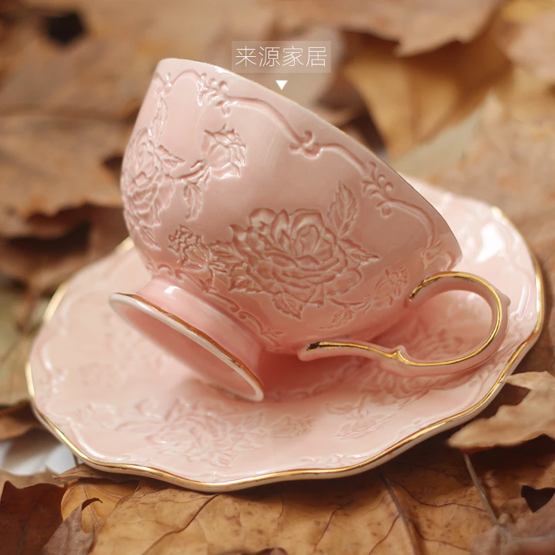European Gold Rim Tea Cup Set Bone China Cute Ceramic Coffee Cup and Saucer Set Wedding Mate Tazas De Cafe Utensil Cup
European Gold Rim Tea Cup Set Bone China Cute Ceramic Coffee Cup and Saucer Set Wedding Mate Tazas De Cafe Utensil Cup