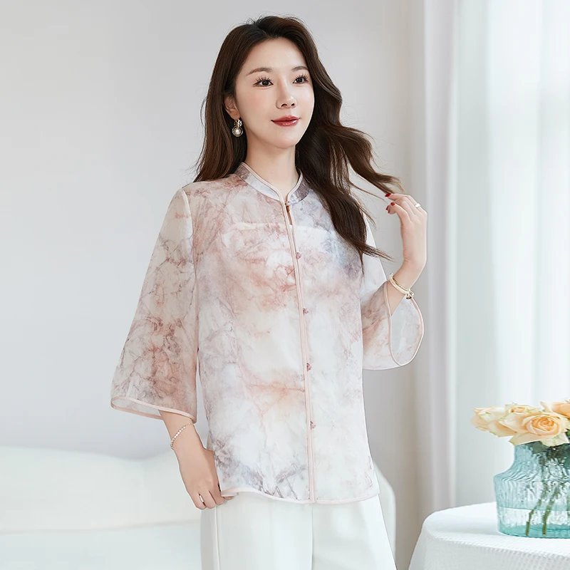 Изысканная блузка из высококачественного шелка тутового шелкопряда с эффектом тай-дай, приталенная, весенне-осенняя, в стиле акварельной живописи
Изысканная блузка из высококачественного шелка тутового шелкопряда с эффектом тай-дай, приталенная, весенне-осенняя, в стиле акварельной живописи