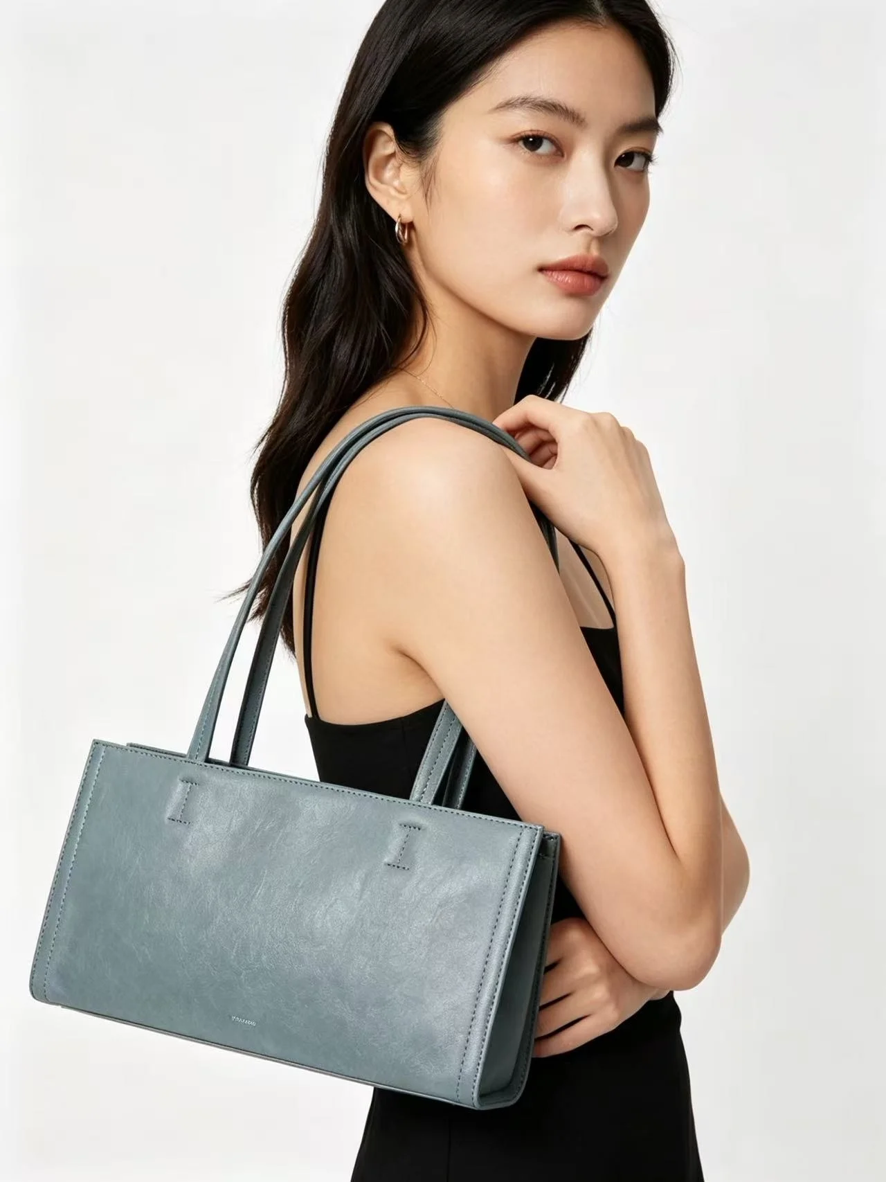 Large Capaci Tote Bag Underarm Bag Handbag Faion Trend Magnetic Bule Closure PU Leather Ladies oulder Bag for Daily Use
Large Capaci Tote Bag Underarm Bag Handbag Faion Trend Magnetic Bule Closure PU Leather Ladies oulder Bag for Daily Use