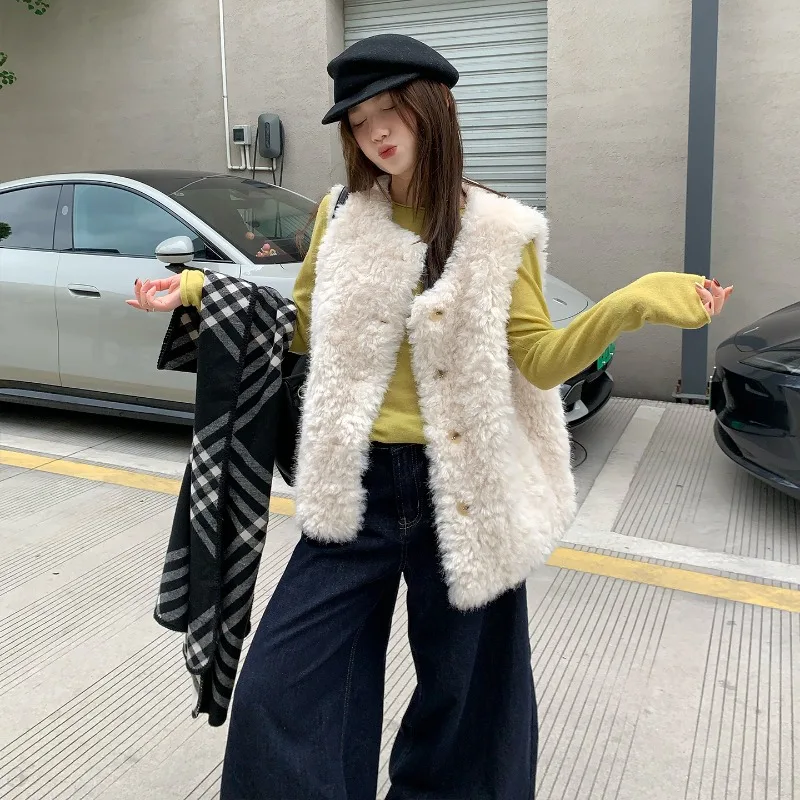 2026 New Luxury Faux Fox Fur Vest Women Furry Short Faux Fur Vests Coat Fur Gilet Fourrure Autumn Winter Overcoat
2026 New Luxury Faux Fox Fur Vest Women Furry Short Faux Fur Vests Coat Fur Gilet Fourrure Autumn Winter Overcoat