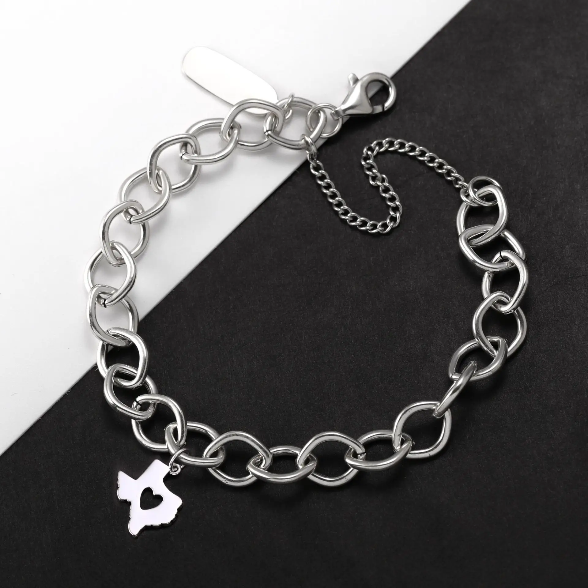 S925 Silver Texas Map Hollow Heart Charm Bracelet, Fun Commemorative High Sense Fashion Jewelry 2026
S925 Silver Texas Map Hollow Heart Charm Bracelet, Fun Commemorative High Sense Fashion Jewelry 2026