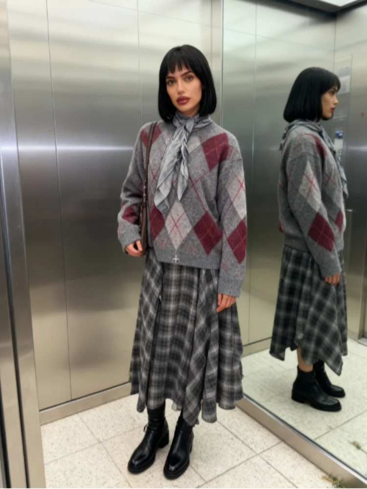 Retro Contrast Color Skirts Women's High Waist Slimming Plaid Pleated Floing Midi Skirt 2025 Autumn Winter New Lady Skirts
Retro Contrast Color Skirts Women's High Waist Slimming Plaid Pleated Floing Midi Skirt 2025 Autumn Winter New Lady Skirts