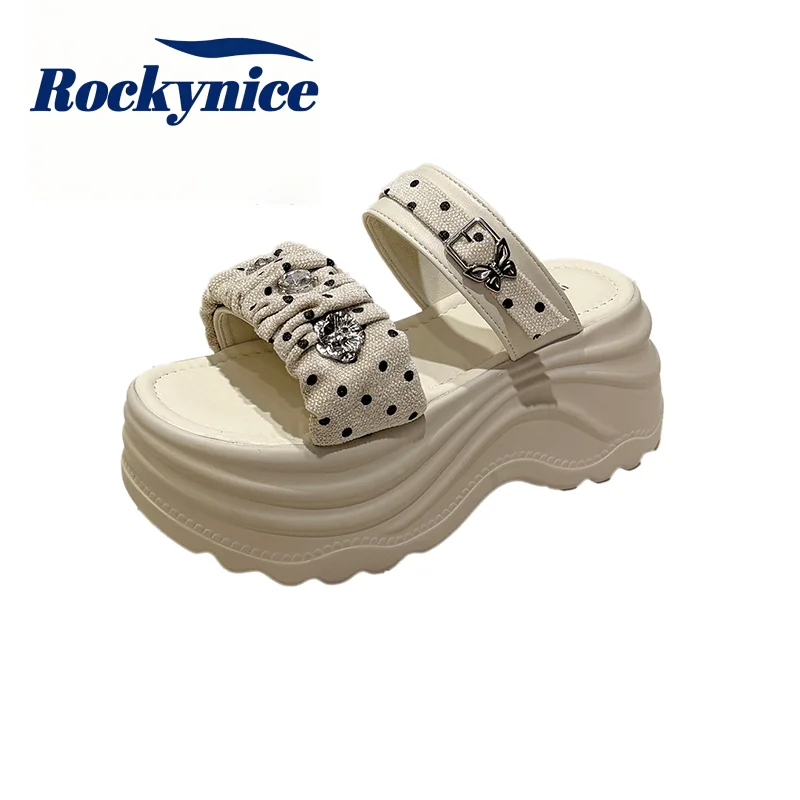 New 7.5CM Thick Soled Women's Slippers Fashion 2026 Summer Comfortable Polka Dot High Platform Sandals Slip-On Beach Flip Flops
New 7.5CM Thick Soled Women's Slippers Fashion 2026 Summer Comfortable Polka Dot High Platform Sandals Slip-On Beach Flip Flops