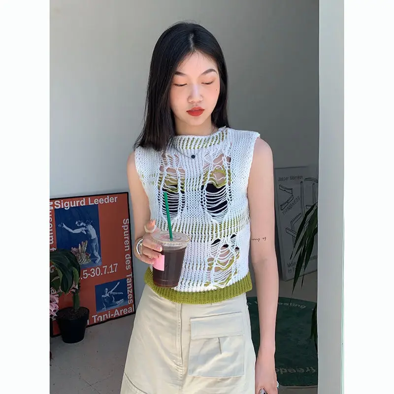 2024 Contrasting Color Hollow Knit Vest Top Women's Summer New Design Sense Hole Round Neck Slim Sleeveless Cropped Cute Tops
2024 Contrasting Color Hollow Knit Vest Top Women's Summer New Design Sense Hole Round Neck Slim Sleeveless Cropped Cute Tops
