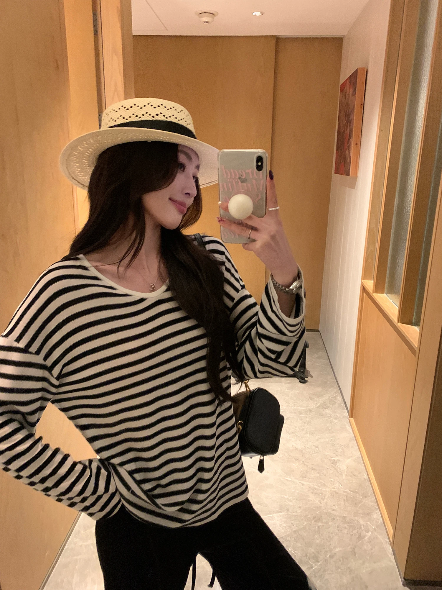 Женская трикотажная футболка Pusumede в корейском стиле, с V-образным вырезом, в полоску, свободного кроя, для комфортного отдыха, повседневная, свободная посадка
Женская трикотажная футболка Pusumede в корейском стиле, с V-образным вырезом, в полоску, свободного кроя, для комфортного отдыха, повседневная, свободная посадка