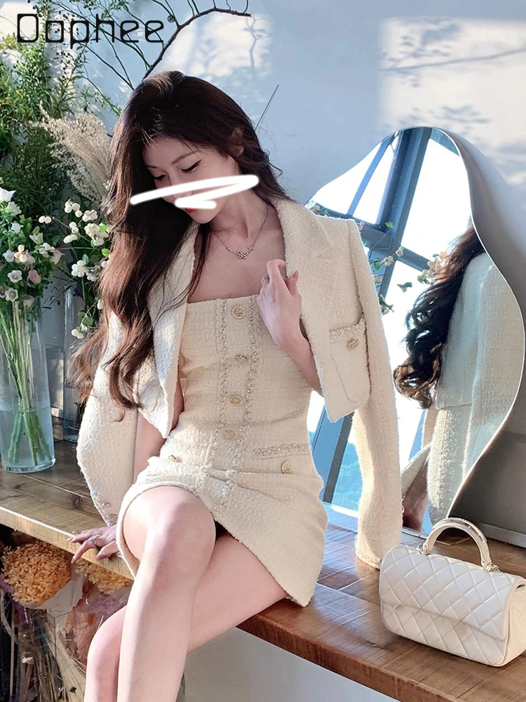 Diamond-encrusted Wool Suit Short Jacket Women Light Luxury Woven Bead Suspender Skirt Two-piece Set Temperament Celebrity Suit
Diamond-encrusted Wool Suit Short Jacket Women Light Luxury Woven Bead Suspender Skirt Two-piece Set Temperament Celebrity Suit
