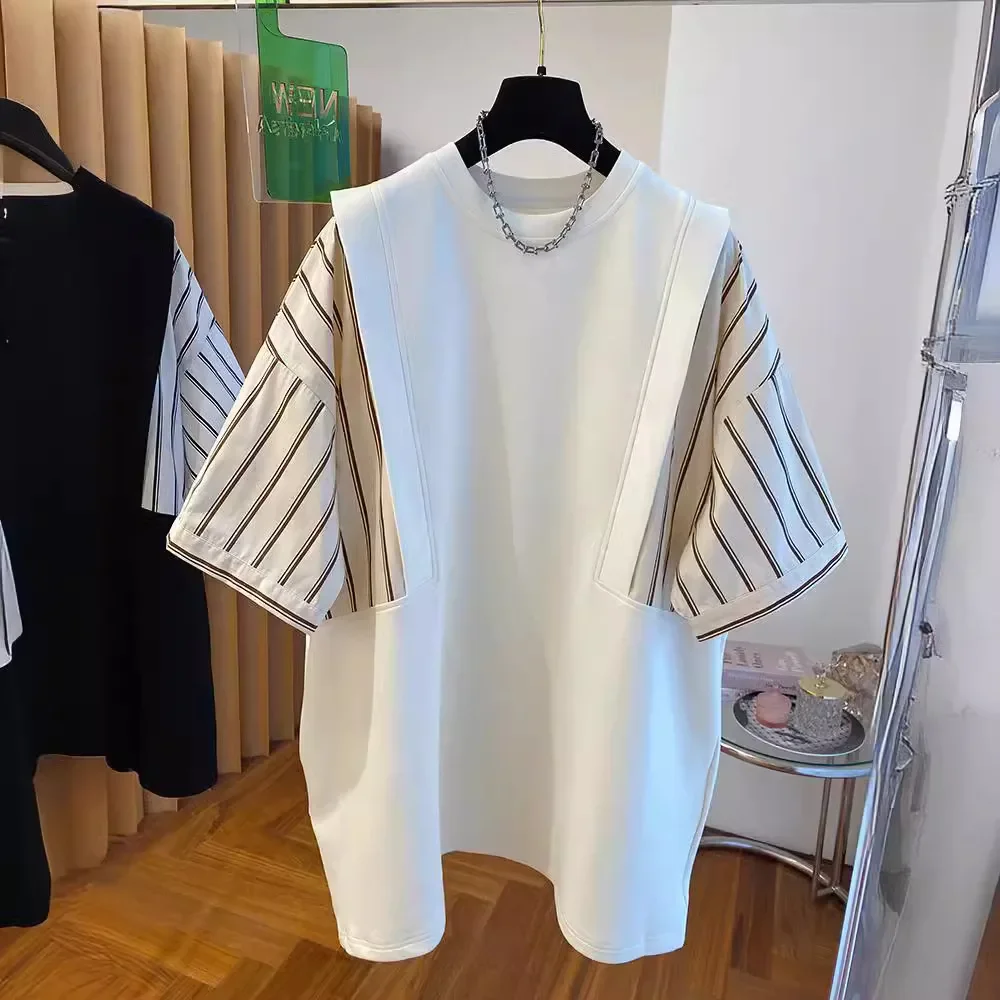 Fake two fashion stripes 2024 summer new plus size loose stitching stripe temperament short sleeve T-shirt Joker slim top.
Fake two fashion stripes 2024 summer new plus size loose stitching stripe temperament short sleeve T-shirt Joker slim top.