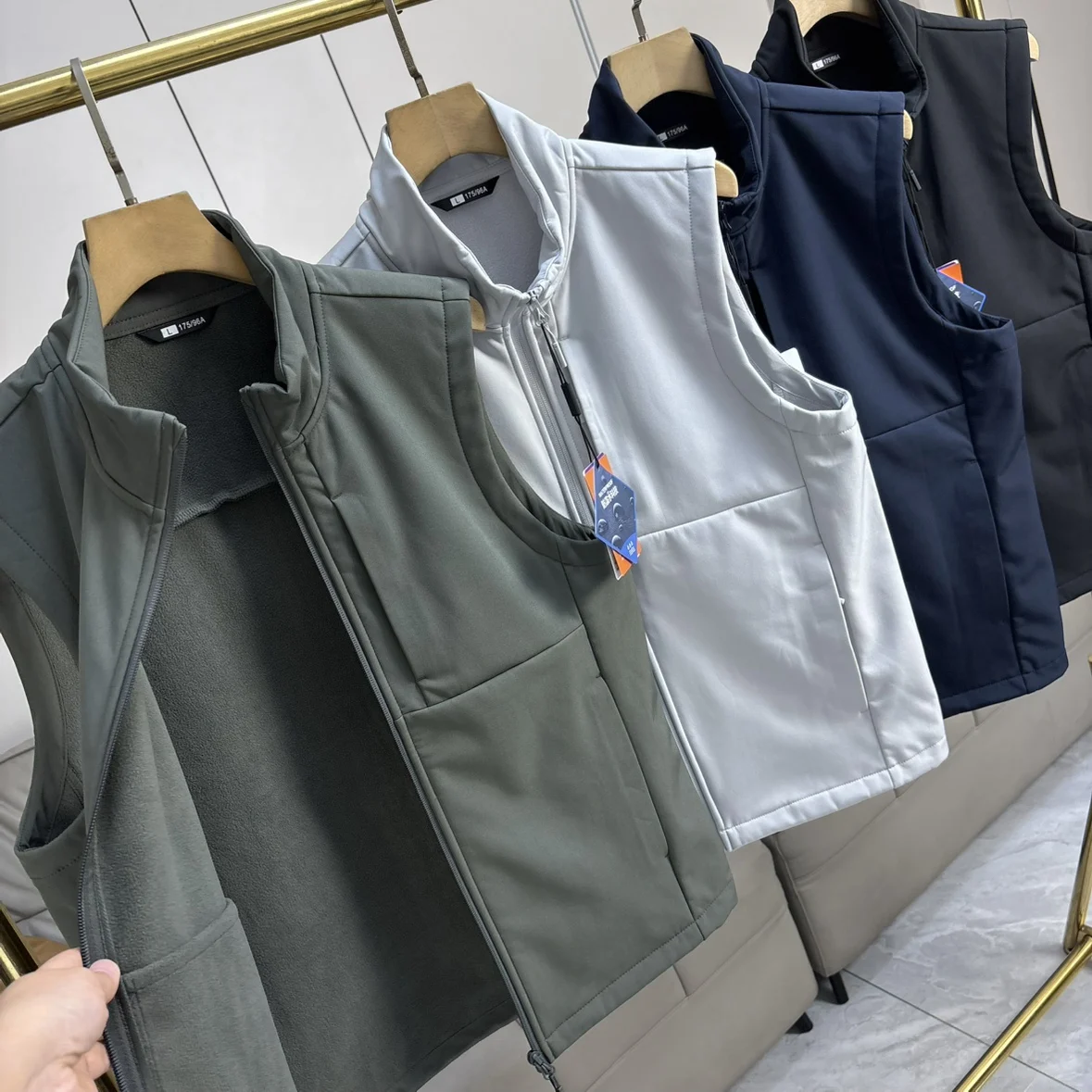 Outdoor Men's Thiened Stand Collar Soft ell Vest Jaet Autumn Winter Casual Faionable Urban Sle Youth Stand Fit
Outdoor Men's Thiened Stand Collar Soft ell Vest Jaet Autumn Winter Casual Faionable Urban Sle Youth Stand Fit