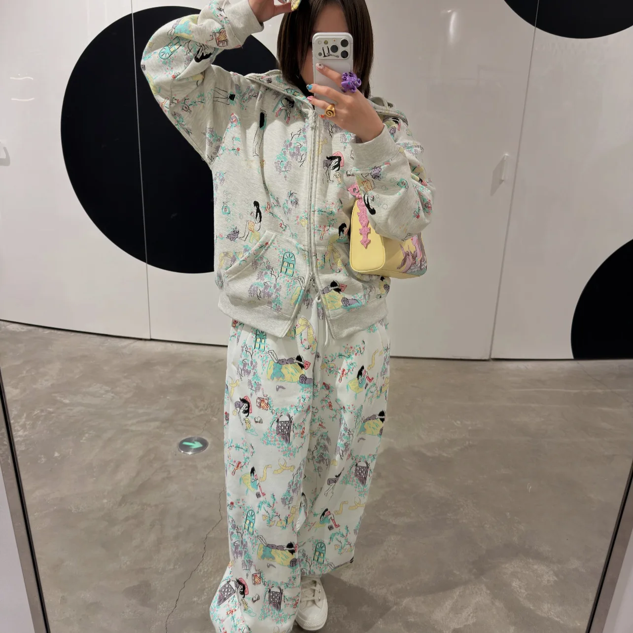 Ashley Women's Graffiti Floral Hoodie Jacket And Pants Set Casual Spring Outfit Multi-Mask Style Comfortable Streetwear
Ashley Women's Graffiti Floral Hoodie Jacket And Pants Set Casual Spring Outfit Multi-Mask Style Comfortable Streetwear