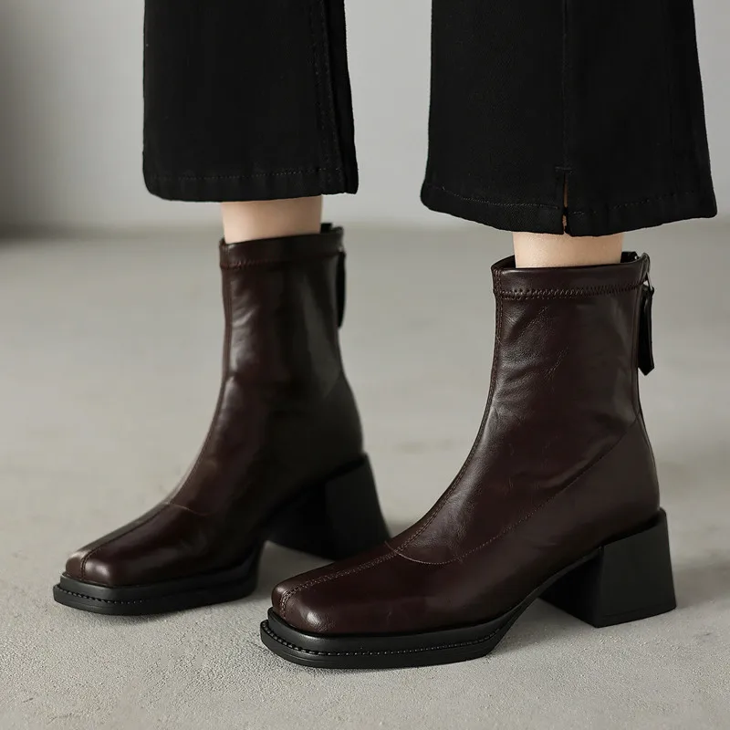 Nordic Minimalist Genuine Leather Women's Boots | Square Toe | Leg-Lengthening Heel
Nordic Minimalist Genuine Leather Women's Boots | Square Toe | Leg-Lengthening Heel